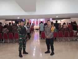Perayaan Natal 2023, Bhabinkamtibmas Melayu Bersama Babinsa Tingkatkan Pengamanan Sejumlah Gereja di Wilkumnya