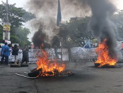 Pengendara Geram, Hampir Tiap Hari Kelompok Mahasiswa Unjuk Rasa dan Blokir Jalan Sultan Alauddin