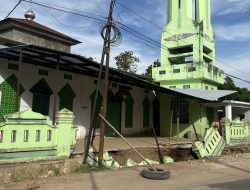 Dampak Proyek Galian Drainase di Takalar, Pagar Masjid Nurul Yaqin Roboh