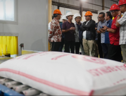 Pj Gubernur Sulsel Sidak Distributor Gula Pasir