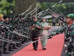 Pangdam XIV/Hasanuddin Resmi Berkantor, Disambut Tradisi Pedang Pora dan Adat Bugis-Makassar