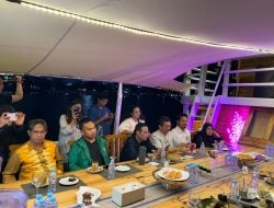 ARW dan dr Udin Dampingi Mahfud MD Makan Malam di Atas Kapal Phinisi Losari