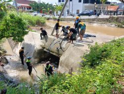 KPA Repala Sidrap Kolaborasi Bersama Pemerintah Kecamatan Maritengae Bersihkan Sungai Desa Kanie