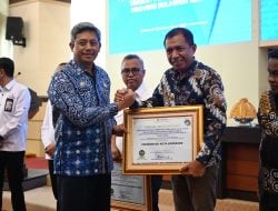 Pj Wali Kota Parepare Terima Penghargaan Ombudsman RI