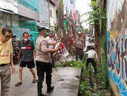 Musim Hujan, Bhabinkamtibmas Pattunuang Kerja Bhakti Bersama Warga