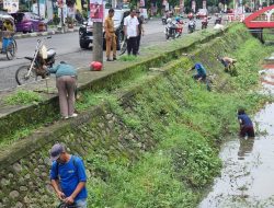 Pj Bupati Takalar Ajak Bersihkan Kanal