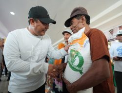 Pj Gubernur Sulsel Salurkan Bantuan Pangan Presiden Jokowi untuk Warga Kurang Mampu di Jeneponto