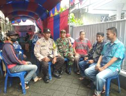 Sinergitas TNI-Polri, Bhabinkamtibmas Polres Pelabuhan Makassar Bersama Babinsa Sosialisasi “Jangan Golput”