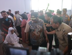 Pj Gubernur Sulsel Pantau Pemilih Disabilitas di TPS 005 Kelurahan Sinrijala-Makassar