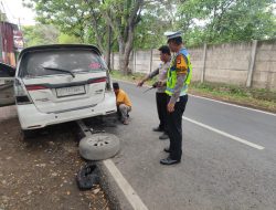 Tabrak Mobil Terparkir, Seorang Pria di Makassar Tewas Terlindas Truk Usai Terpental