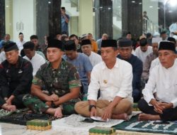 Akbar Ali dan Masyarakat Parepare Peringati Isra Mi’raj di Masjid Terapung