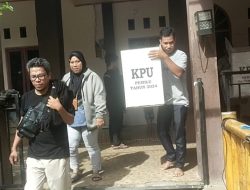 Petugas Gabungan Evakuasi Kotak Suara yang di Sembunyikan KPPS di Rumah Warga
