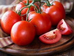 Dikenal Sebagai Sumber Vitamin C dan A, Ini 8 Manfaat Tomat untuk Kesehatan