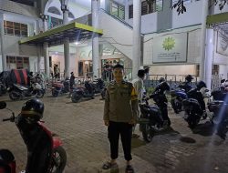 Beri Rasa Aman pada Jemaah Tarwih, Polres Pelabuhan Makassar Lakukan Pengamanan Masjid