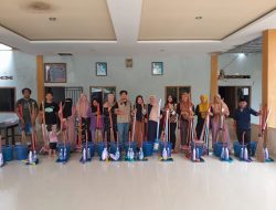 Huadi Group Bantu Alat Kebersihan untuk Masjid di Bantaeng 