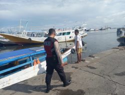 Antisipasi Cuaca Ekstrem, Personel Polsek Paotere Imbau Masyarakat Nelayan yang Beraktivitas di Dermaga