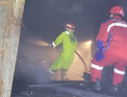 Rumah Panggung di Makassar Hangus Dilalap Api, Diduga Sengaja Dibakar Sang Anak