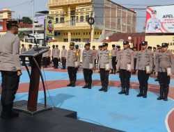 AKBP Erwin Syah Beri Penghargaan 6 Personel Polres Sidrap yang Berprestasi