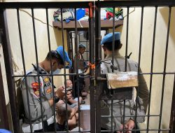 Lakukan Pengawasan Secara Optimal, Kasi Propam Pelabuhan Makassar Inspeksi Mendadak Ruang Tahanan
