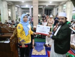 Dukung Pembangunan Masjid, Pemkot Serahkan Dana Hibah Rp100 Juta