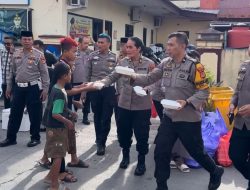 Raih Berkah Ramadan, Kapolda Sulsel Berbagi Takjil di Polsek Jajaran Polres Pelabuhan Makassar dan Masyarakat