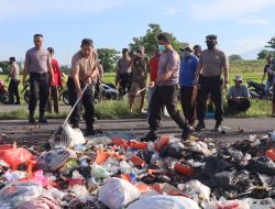 Peduli Lingkungan, Wakapolres Jeneponto Pimpin Langsung Aksi Bersih-bersih Sampah