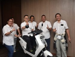 Motor Listrik Honda EM1 e: dan EM1 e: Plus Resmi Mengaspal di Makassar