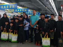 Andi Seto Ajak Anak Yatim Belanja di Mal