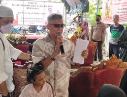 Ribuan Warga Padati Rumah SBY di Sidrap, Pengusaha Parfum Bagi-bagi Zakat