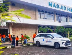 Antusiasme Karyawan Vasaka Hotel Makassar dalam Kegiatan Bersih-Bersih di Masjid HM Asyik