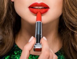 Memakai Lipstik Bisa Membatalkan Puasa? Yuk Simak Kebenarannya