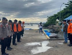 Tim SAR Brimob Bone Bantu Pencarian Nelayan Asal Sinjai yang Tenggelam