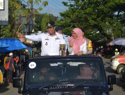 Chaidir Syam dan Suhartina Bohari Keliling Maros Arak Piala Adipura ke-8