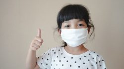 Dokter Anjurkan Anak-Anak Pakai Masker di Tempat Keramaian