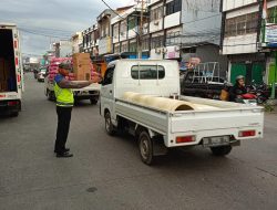 ,Unit Lantas Polsek Ujung Tanah Atur Lalin di Jam Rawan Macet