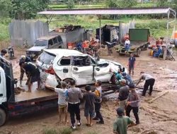 Polres Tator Bersama Tim Gabungan Berhasil Evakuasi Kendaraan yang Terjun ke Sungai