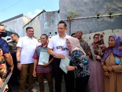 Dampingi Menteri ATR BPN, Bupati Serahkan Sertipikat ke Masyarakat Romang Polong Gowa