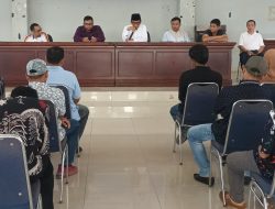 Jelang Idul Fitri, La Tinro La Tunrung Bagi THR dan Biaya Umrah Bagi Karyawan