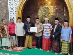 Safari Ramadhan, Sekwan DPRD Serahkan Dana Hibah Pemkot Makassar di Masjid Jannatul Firdaus