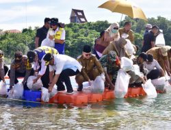 Tebar 250 Ribu Benih, Pj Gubernur Sulsel Target Kabupaten Wajo Jadi Pusat Ikan Air Tawar