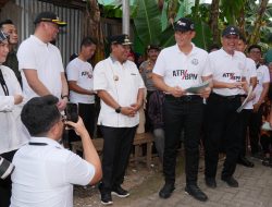 Dampingi Menteri AHY Serahkan 50 Sertifikat Program PTSL di Gowa, Pj Gubernur Sulsel: Salah Satu Solusi Mengatasi Kemiskinan