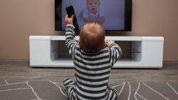 Dampak Negatif Penggunaan Gadget Pada Bayi