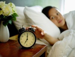 Begadang Bikin Kurang Produktif? Yuk Terapkan Pola Tidur Sehat