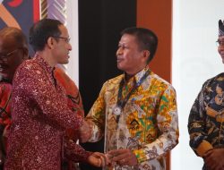 Peringatan Hardiknas, Pj Bupati Takalar Raih Piagam Penghargaan dari Kementerian Pendidikan