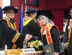 Rektor UNM Tekankan Lima Hal Tugas Guru Profesional Dihadapan Ribuan Wisudawan PPG Daljab