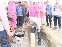 Peletakan Batu Pertama Rehabilitasi Polsek Dua Pitue, Kapolres Sidrap bersama Forkopimda Juga Tanam Pohon