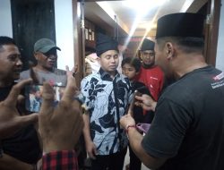 Harap Majukan Kebudayaan di Parepare, Penggiat Budaya LSBW Hadiahi TSM Passapu dan Sebilah Badik