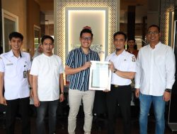 DPM PTSP Makassar Serahkan PBG Pertama, Dapat Pujian Masyarakat