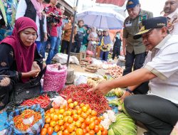 Pj Gubernur Sulbar Bahtiar Pantau Harga Bahan Pokok di Polman