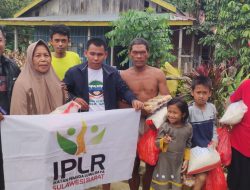 KKLR Sulbar dan IPLR Salurkan Bantuan Korban Banjir di Luwu Sulsel